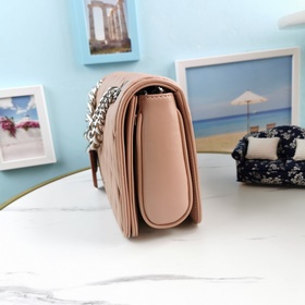 Miumiu &nbsp; Сумка с цепочкой Модель： 5BD015 Последний сезон