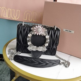Miumiu &amp;nbsp; Сумка с цепочкой Черный Артикул： 5BD084 Высокок