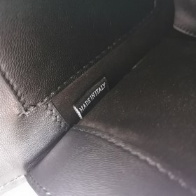 Miumiu &nbsp; Сумка с цепочкой Черный Артикул： 5BD084 Высокок