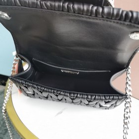 Miumiu &nbsp; Сумка с цепочкой Черный Артикул： 5BD084 Высокок