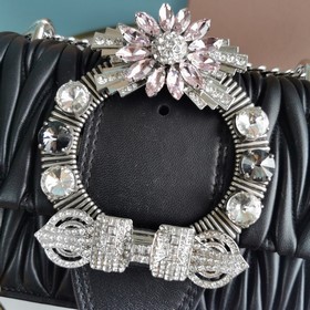 Miumiu &nbsp; Сумка с цепочкой Черный Артикул： 5BD084 Высокок