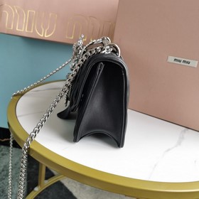 Miumiu &nbsp; Сумка с цепочкой Черный Артикул： 5BD084 Высокок
