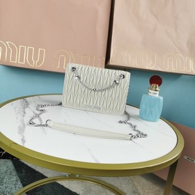 Miumiu &amp;nbsp; Новая сумка из мягкой кожи, модель： 5BP065. Кла