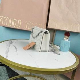Miumiu &nbsp; Новая сумка из мягкой кожи, модель： 5BP065. Кла