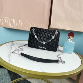 Miumiu &amp;nbsp; Новая сумка из мягкой кожи, модель： 5BP065. Кла