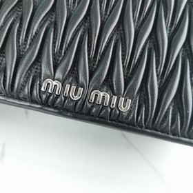 Miumiu &nbsp; Новая сумка из мягкой кожи, модель： 5BP065. Кла