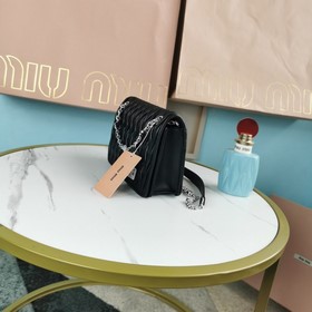 Miumiu &nbsp; Новая сумка из мягкой кожи, модель： 5BP065. Кла