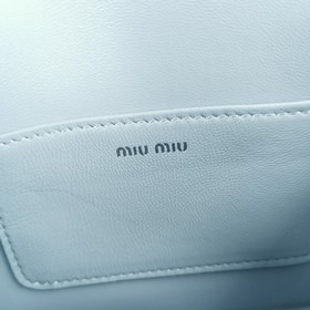 Miumiu &nbsp; Новая сумка из мягкой кожи, модель： 5BP065. Кла