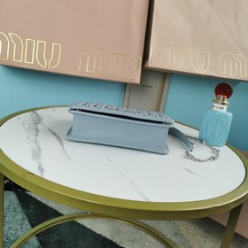 Miumiu &nbsp; Новая сумка из мягкой кожи, модель： 5BP065. Кла