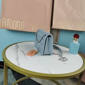 Miumiu &nbsp; Новая сумка из мягкой кожи, модель： 5BP065. Кла
