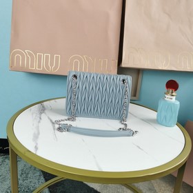 Miumiu &nbsp; Новая сумка из мягкой кожи, модель： 5BP065. Кла