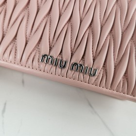Miumiu &nbsp; Новая сумка из мягкой кожи, модель： 5BP065. Кла