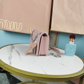 Miumiu &nbsp; Новая сумка из мягкой кожи, модель： 5BP065. Кла