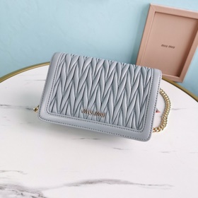 Miumiu Новая модель сумки с цепочкой, изготовлена из высококачест