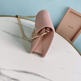 Miumiu Новая модель сумки с цепочкой, изготовлена из высококачест