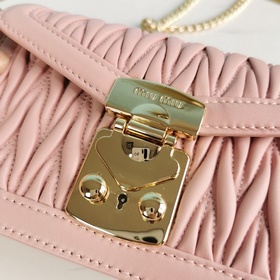 Miumiu Новая модель сумки с цепочкой, изготовлена из высококачест
