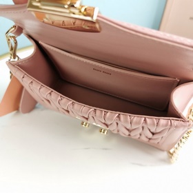 Miumiu Новая модель сумки с цепочкой, изготовлена из высококачест