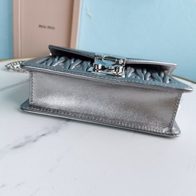 Miumiu Новая модель сумки с цепочкой, изготовлена из высококачест