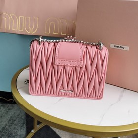 Miumiu &nbsp; Сумка с цепочкой Цвет： вишневый, номер модели： 