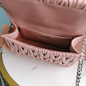 Miumiu &nbsp;сумка с цепочкой Светло-розовый Артикул： 5BD084