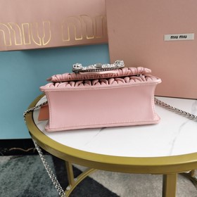 Miumiu &nbsp;сумка с цепочкой Светло-розовый Артикул： 5BD084
