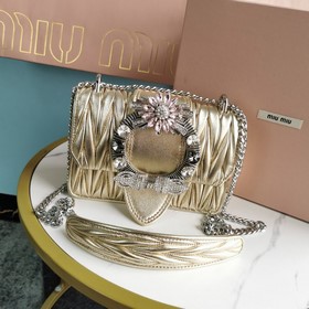 Miumiu &amp;nbsp;сумка с цепочкой Светло-золотистый Артикул： 5BD