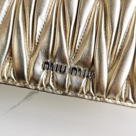Miumiu &nbsp;сумка с цепочкой Светло-золотистый Артикул： 5BD