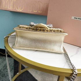 Miumiu &nbsp;сумка с цепочкой Светло-золотистый Артикул： 5BD
