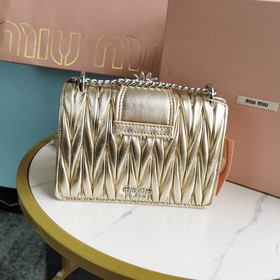 Miumiu &nbsp;сумка с цепочкой Светло-золотистый Артикул： 5BD
