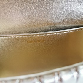 Miumiu &nbsp;сумка с цепочкой Светло-золотой： Артикул： 5BH09
