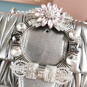 Miumiu &nbsp;сумка с цепочкой Серебристо-серый Артикул： 5BD0