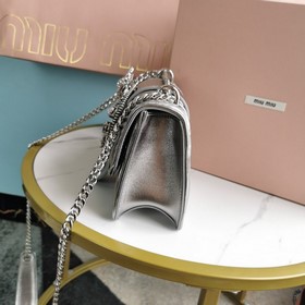 Miumiu &nbsp;сумка с цепочкой Серебристо-серый Артикул： 5BD0