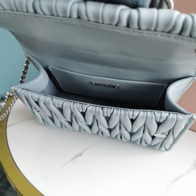 Miumiu &nbsp;сумка с цепочкой Цвет： синий, артикул： 5BD084 .