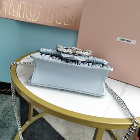Miumiu &nbsp;сумка с цепочкой Цвет： синий, артикул： 5BD084 .