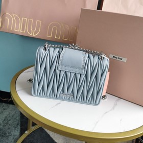 Miumiu &nbsp;сумка с цепочкой Цвет： синий, артикул： 5BD084 .