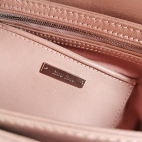 Miumiu Новая сумка с цепочкой, модель： 5BD015 Импортная нежная ов
