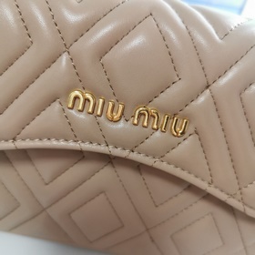 Miumiu Новая модель сумки через плечо с цепочкой, артикул： 5BD140