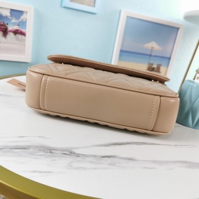 Miumiu Новая модель сумки через плечо с цепочкой, артикул： 5BD140