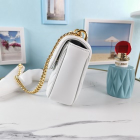 Miumiu Новая модель сумки через плечо с цепочкой, артикул： 5BD140