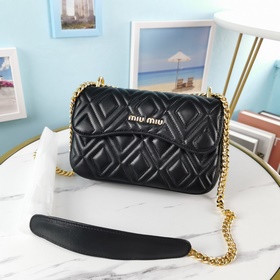 Miumiu Новая модель сумки через плечо с цепочкой, артикул： 5BD140