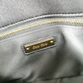 Miumiu Новая модель сумки через плечо с цепочкой, артикул： 5BD140