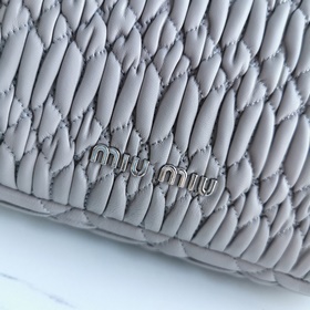 Miumiu Новая усовершенствованная версия цепочки с кристаллами, из
