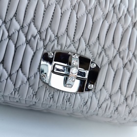 Miumiu Новая усовершенствованная версия цепочки с кристаллами, из