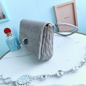 Miumiu Новая усовершенствованная версия цепочки с кристаллами, из