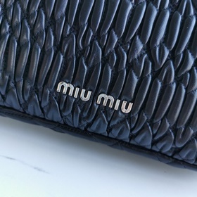Miumiu Новая усовершенствованная версия цепочки с кристаллами, эк