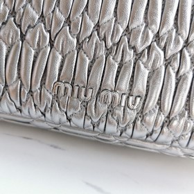 Miumiu Новая усовершенствованная версия цепочки с кристаллами, эк