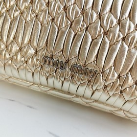 Miumiu &nbsp; Обновленная версия цепочки с кристаллами, экскл