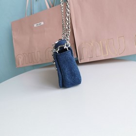Miumiu Новая модель сумочки с цепочкой из бриллиантов, такая же, 