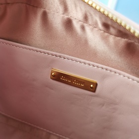 Сумка Miumiu с цепочкойНовая сумка в форме сердца, артикул： 5BH11