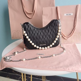 Сумка через плечо Miumiu Сумка на цепочке Знаменитая кожа ягненк